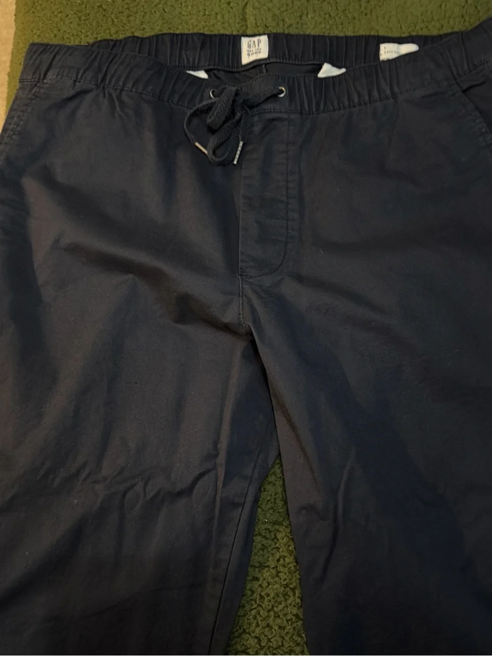 GAP Men's GapFlex Joggers in Light Gray